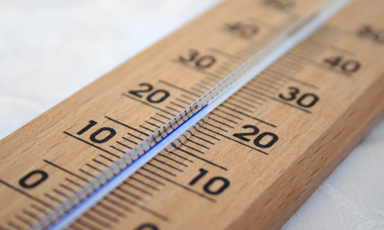 O Brasil enfrenta nova onda de frio com queda acentuada nas temperaturas e possibilidade de neve nas serras do Sul, enquanto São Paulo oferece apoio a moradores de rua.
