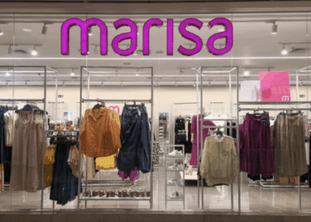 Marisa Lojas registra lucro líquido de R$ 2,1 milhões no segundo trimestre de 2025, com crescimento nas vendas e receita. Dívida líquida aumenta 346%, e auditoria aponta incertezas operacionais.