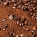 China reforça laços com o Brasil ao liberar exportações de café, gergelim e farinha, enquanto Trump taxa café brasileiro em 50%.