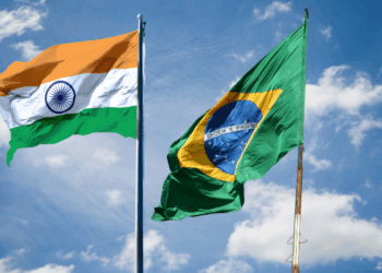 Pesquisa global com base no Copilot aponta profissões mais vulneráveis à automação, como tradutores e redatores, e destaca funções seguras, como enfermagem e limpeza.