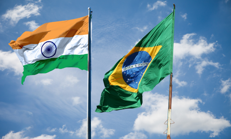 Pesquisa global com base no Copilot aponta profissões mais vulneráveis à automação, como tradutores e redatores, e destaca funções seguras, como enfermagem e limpeza.