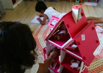 Estudo do Unicef e Fórum Brasileiro de Segurança Pública revela que a Amazônia Legal registra índices de violência contra crianças e adolescentes acima da média nacional, com aumento acelerado e forte impacto sobre negros e indígenas.