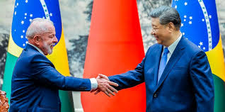 Lula e Xi Jinping conversam sobre cooperação Brasil-China, G20, Brics, combate às mudanças climáticas e participação chinesa na COP 30 em Belém.
