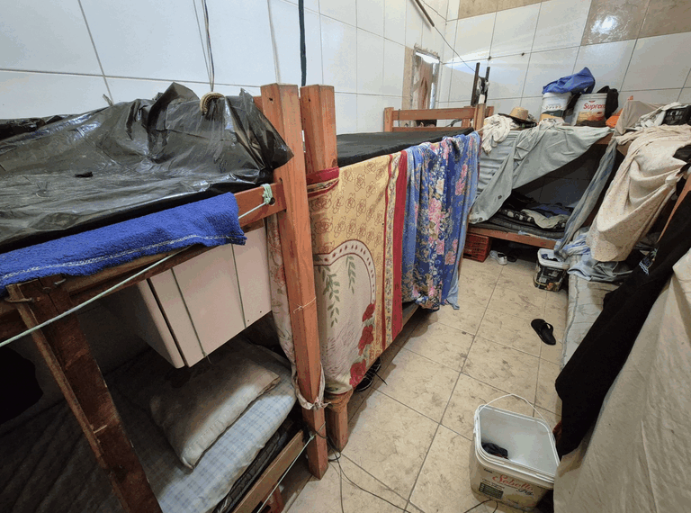 O MTE resgatou 43 trabalhadores em situação análoga à escravidão em Ipojuca (PE). As fiscalizações ocorreram em bar de praia, obras em Porto de Galinhas e restaurante em Nossa Senhora do Ó.