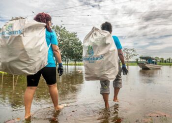Governo brasileiro lamenta suspensão de reunião em Genebra sobre tratado global contra poluição por plásticos. Itamaraty destaca defesa de transição justa, financiamento e apoio a países em desenvolvimento.