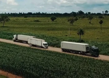 Consórcio Rota Agro Brasil vence leilão das BRs 060 e 364 com desconto de 19,70% no pedágio e investimento de R$ 7,26 bilhões em obras e melhorias no corredor logístico entre Goiás e Mato Grosso.