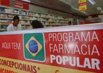Farmácia Popular descredencia 9.180 estabelecimentos por falta de renovação. Outros 5 mil foram suspensos por irregularidades, diz Ministério da Saúde.
