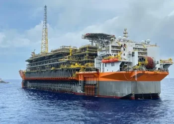 Plataforma Almirante Tamandaré atinge 225 mil barris/dia, recorde histórico da Petrobras no Campo de Búzios, três meses antes do previsto.