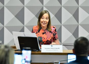 Senado debate se psicoterapia deve ser exclusiva de psicólogos e psiquiatras. Audiência ocorre terça (5), com especialistas e participação popular.