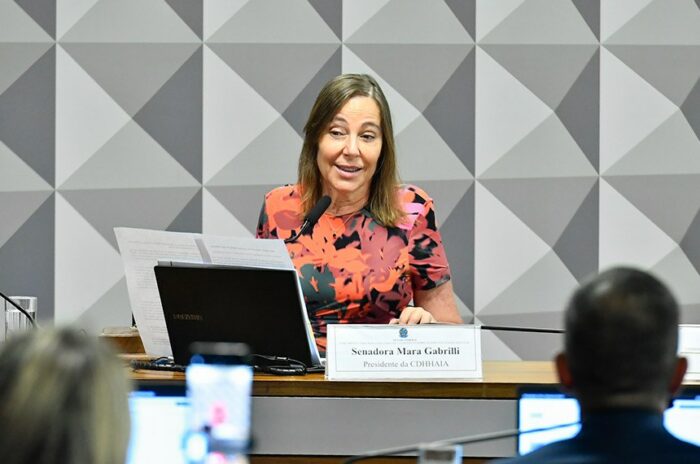 Senado debate se psicoterapia deve ser exclusiva de psicólogos e psiquiatras. Audiência ocorre terça (5), com especialistas e participação popular.