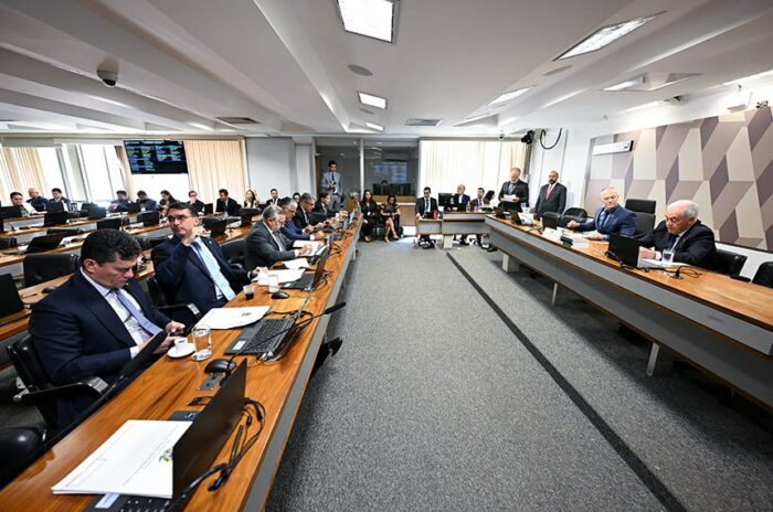 CCJ aprova projeto que proíbe fiança em crimes de pedofilia. Medida altera o CPP e o ECA e agora segue para análise da Câmara dos Deputados.