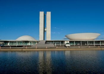 O Congresso lança o novo Portal do Orçamento, unificando informações da Câmara e do Senado sobre LOA, LDO e PPA. Plataforma simplificada facilita acompanhamento da aplicação dos recursos públicos.