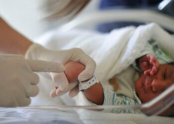 Senado analisa nesta terça (5) projeto com ações contra o parto prematuro. Pauta inclui escolas indígenas, serviços aéreos e PEC das polícias científicas.