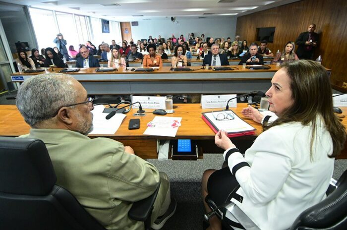 Trabalhadoras frentistas denunciam, no Senado, assédio, baixos salários, riscos químicos e falta de fiscalização. Especialistas cobram proteção e igualdade de direitos.