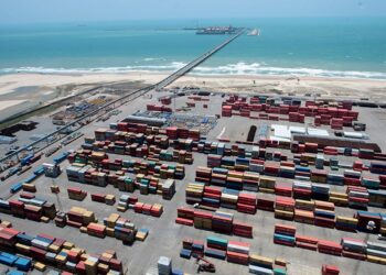 O presidente Lula assinou a MP 1.309/2025, que destina R$ 30 bilhões para apoiar exportadores brasileiros afetados pelo aumento de tarifas dos Estados Unidos. O Programa Brasil Soberano inclui crédito, prorrogação de tributos e compras públicas de alimentos.