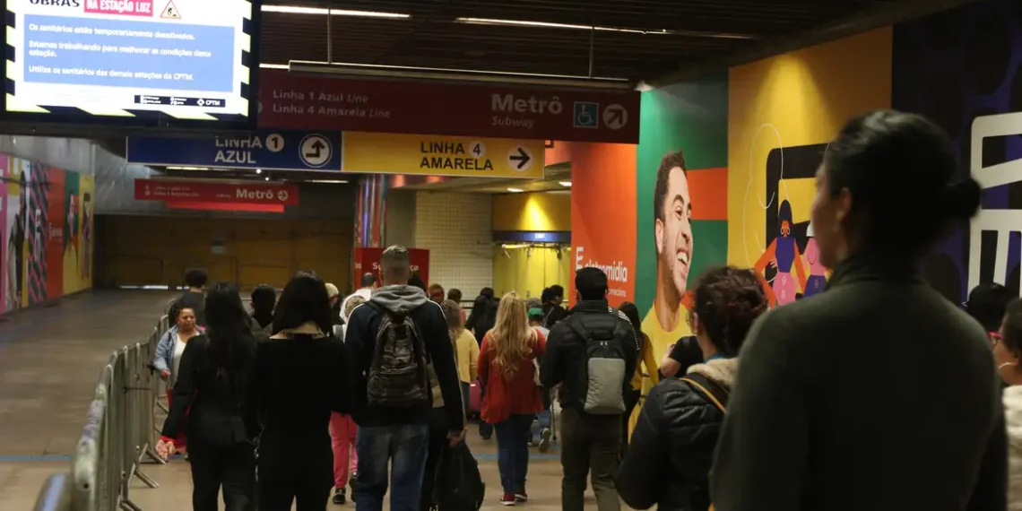 CPTM informa normalização parcial da Linha 7-Rubi após falha em trem. Passageiros enfrentam lotação e recebem alternativas pelo metrô e Linha 11-Coral.
