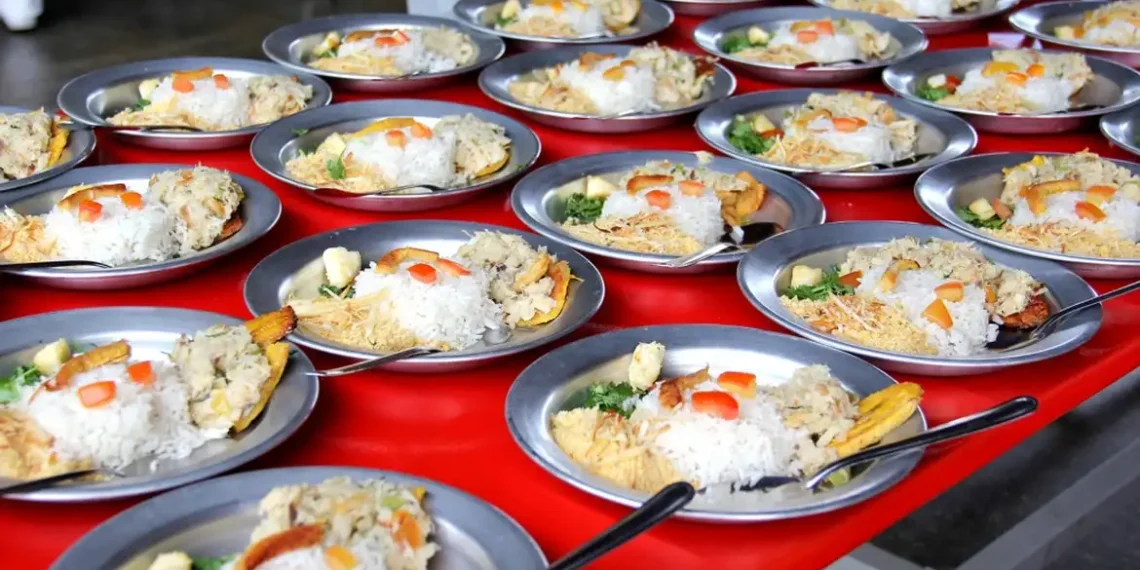 Ministro Paulo Teixeira anuncia que o governo vai comprar alimentos perecíveis, como frutas, peixes e carnes, para merenda escolar e programas sociais.