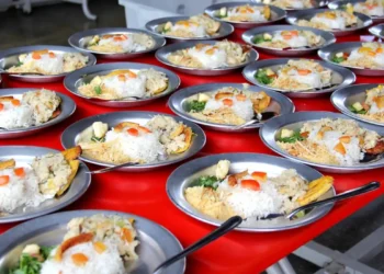 Ministro Paulo Teixeira anuncia que o governo vai comprar alimentos perecíveis, como frutas, peixes e carnes, para merenda escolar e programas sociais.