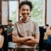 O Brasil alcançou 668.777 aprendizes ativos em junho de 2025, recorde histórico. Programa de Aprendizagem Profissional beneficia jovens de 14 a 24 anos, oferece formação técnica e oportunidade de entrada no mercado formal.