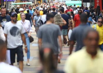 Segundo o IBGE, Brasil tem 213,4 milhões de habitantes em 2025, crescimento de 0,39%. Boa Esperança do Norte (MT) é o novo município. Capitais como Manaus e Boa Vista lideram altas populacionais.