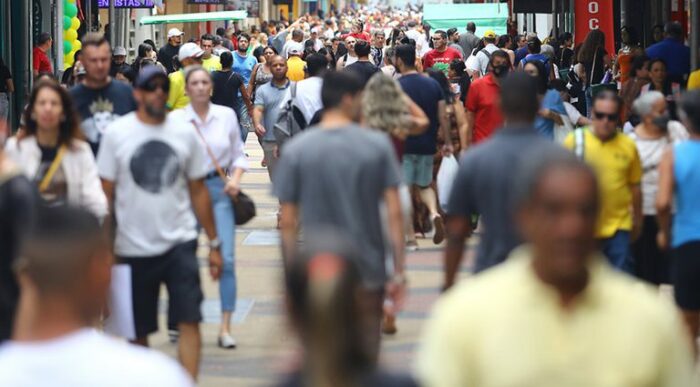 Segundo o IBGE, Brasil tem 213,4 milhões de habitantes em 2025, crescimento de 0,39%. Boa Esperança do Norte (MT) é o novo município. Capitais como Manaus e Boa Vista lideram altas populacionais.