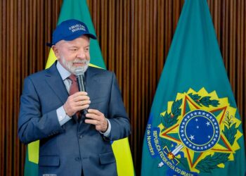 O presidente Lula cumpre agenda em Minas Gerais nesta sexta (29). Em Contagem, inaugura trecho viário e anuncia propostas do Novo PAC 2025 para mobilidade urbana. Em Montes Claros, inaugura o Acelen Agripark, centro de pesquisa em combustíveis sustentáveis.