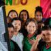 O programa Escolas Conectadas já atingiu 82,2 mil escolas públicas, oferecendo internet de qualidade. Governo Federal prevê atender 137,8 mil instituições até 2026, com investimento de R$ 8,8 bilhões.