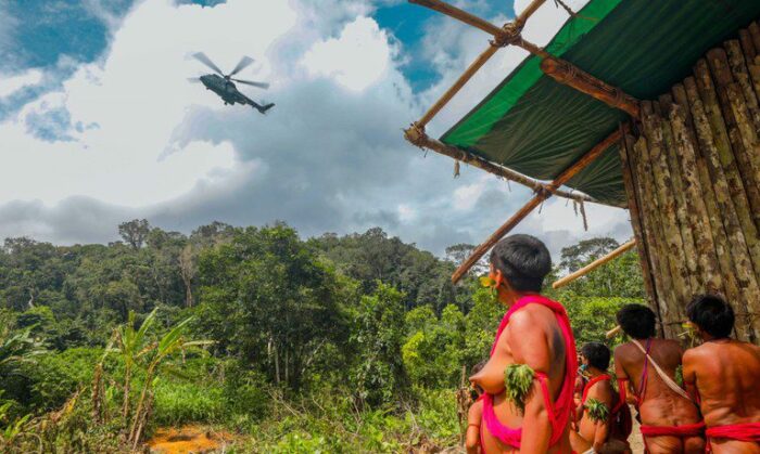 Entre 2023 e 2025, ações do Governo Federal contra o garimpo ilegal na Terra Yanomami geraram prejuízos de R$ 477 milhões aos criminosos, com recorde de apreensão de ouro e queda de 98% na área degradada.