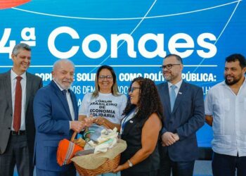 O presidente Lula participou da 4ª Conferência Nacional de Economia Popular e Solidária, destacando o setor como ferramenta de transformação social e econômica. O evento define o 2º Plano Nacional para fortalecer a autogestão, cooperação e inclusão produtiva em todo o Brasil.