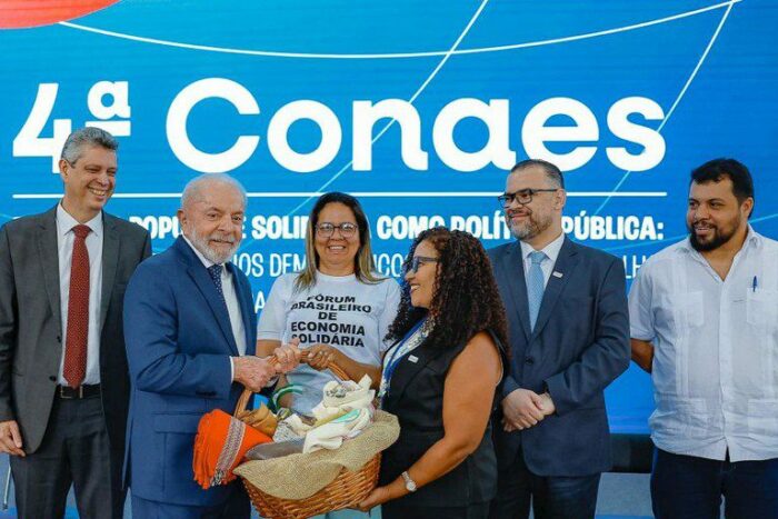 O presidente Lula participou da 4ª Conferência Nacional de Economia Popular e Solidária, destacando o setor como ferramenta de transformação social e econômica. O evento define o 2º Plano Nacional para fortalecer a autogestão, cooperação e inclusão produtiva em todo o Brasil.