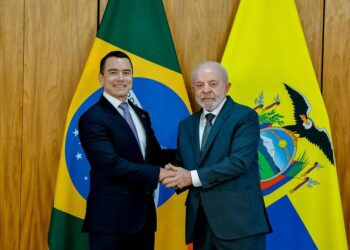 Lula e Noboa reforçam cooperação entre Brasil e Equador em segurança pública, combate ao crime organizado, comércio bilateral e transição energética durante encontro em Brasília.