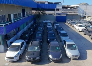 A Polícia Civil do Espírito Santo arrecadou R$ 2,52 milhões no 3º leilão de viaturas, com 65 veículos vendidos e aumento de 112% sobre os valores iniciais. Confira os destaques e próximos passos.