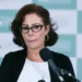 STF tem maioria para condenar Carla Zambelli a 5 anos e 3 meses de prisão por porte ilegal de arma e constrangimento. Deputada já foi condenada a 10 anos por invasão ao CNJ e aguarda extradição.