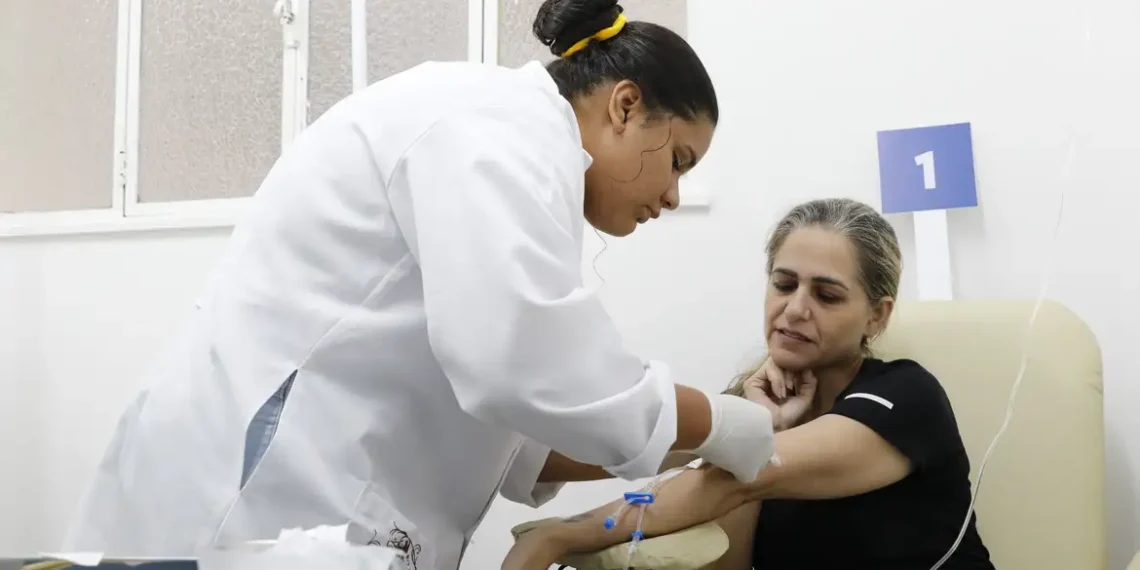 Segundo o Inca, se profissionais de saúde orientassem fumantes em todas as consultas, o Brasil teria 500 mil fumantes a menos e economizaria R$ 1 bilhão em custos relacionados ao tabaco.