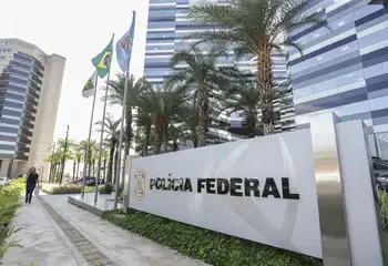 Polícia Federal e Receita Federal deflagram as operações Quasar e Tank contra lavagem de dinheiro e fraudes no setor de combustíveis. Investigações revelam movimentação bilionária e adulteração de gasolina em pelo menos 46 postos.