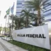 Polícia Federal e Receita Federal deflagram as operações Quasar e Tank contra lavagem de dinheiro e fraudes no setor de combustíveis. Investigações revelam movimentação bilionária e adulteração de gasolina em pelo menos 46 postos.