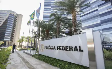 Polícia Federal e Receita Federal deflagram as operações Quasar e Tank contra lavagem de dinheiro e fraudes no setor de combustíveis. Investigações revelam movimentação bilionária e adulteração de gasolina em pelo menos 46 postos.