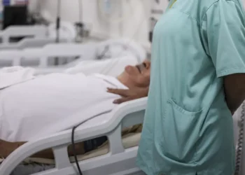 Associação Nacional de Medicina do Trabalho (Anamt) divulga guia digital com orientações de prevenção, saúde ocupacional e uso de EPIs. Documento alerta para principais causas de afastamento no Brasil.