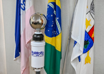 A Prefeitura de Vitória implantará o primeiro Centro de Monitoramento de Descargas Elétricas do Espírito Santo, com alcance de 40 km e alertas preventivos para tempestades e raios. A iniciativa busca proteger vidas e apoiar a gestão climática da cidade.