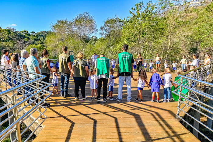 Parque da Fonte Grande celebra 39 anos com expedição sensorial, alfabetização ambiental e lançamento do Alfabeto da Floresta para alunos da educação infantil.