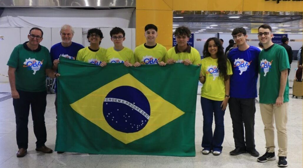 O Brasil brilhou na 18ª Olimpíada Internacional de Astronomia e Astrofísica (IOAA) 2025, em Mumbai, conquistando quatro medalhas e prêmios especiais. Estudantes de ensino médio mostraram excelência em provas teóricas, de dados e observação do céu.