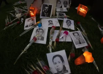 Pesquisa da Fiocruz aponta que jovens, negros e mulheres sofrem mais com a violência no Brasil. Entre 2022 e 2023, 65% das mortes de jovens foram causadas por homicídios e acidentes, com negros representando 73% dos óbitos por causas externas.