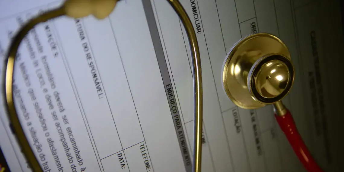 A ANS determinou que planos de saúde ofereçam implante contraceptivo hormonal e radioterapia IMRT para câncer anal na cobertura obrigatória a partir de setembro. Saiba os detalhes.