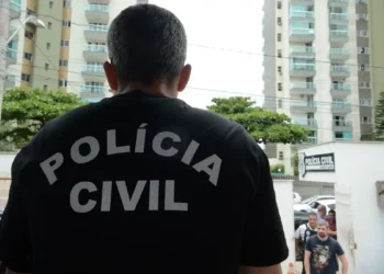 Polícia Civil prende 11 suspeitos em operação contra golpe do falso advogado em seis estados. Criminosos invadiam sistemas do Judiciário e enganavam clientes para cobrar falsas custas processuais.