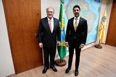 Brasil e Canadá sinalizam retomada das negociações do acordo de livre comércio Mercosul–Canadá, visando ampliar exportações, fortalecer investimentos e integrar cadeias produtivas em setores estratégicos.