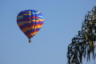 Anac certifica a Rubic Balões, primeira empresa de balonismo autorizada no Brasil para voos comerciais e experimentais. Medida fortalece segurança e regulamentação do setor.