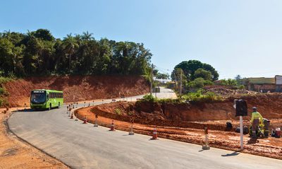 Novo PAC Seleções 2025 destina R$ 9,78 bilhões para mobilidade urbana. Serão 29 obras e renovação de frotas com ônibus elétricos, BRTs, VLTs e metrôs em várias cidades do Brasil.