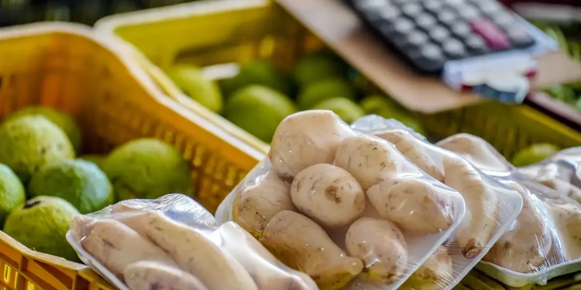 Conab aponta queda de até 31% no preço da batata e 25% na cebola em julho nas Ceasas. Tomate, cenoura, alface e frutas como laranja, banana e mamão tiveram oscilações.