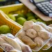 Conab aponta queda de até 31% no preço da batata e 25% na cebola em julho nas Ceasas. Tomate, cenoura, alface e frutas como laranja, banana e mamão tiveram oscilações.