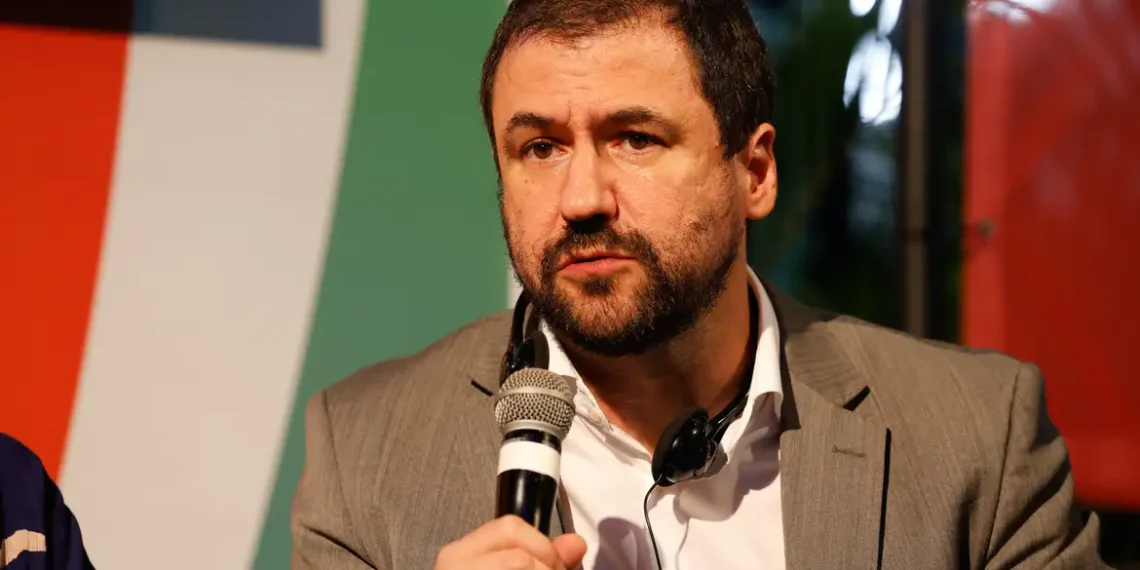 Aprovado na Câmara, o PL da Adultização cria regras para proteger crianças e adolescentes online e prevê fiscalização por entidade autônoma, possivelmente a ANPD.